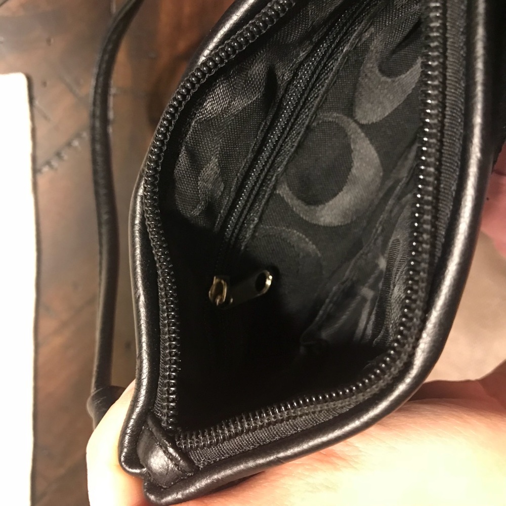 Coach wristlet - Picture 3 of 3